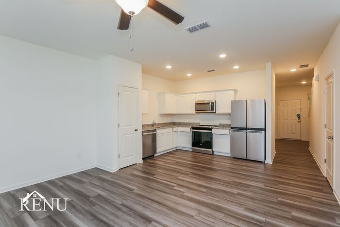 Building Photo - 3096 Calcutta St