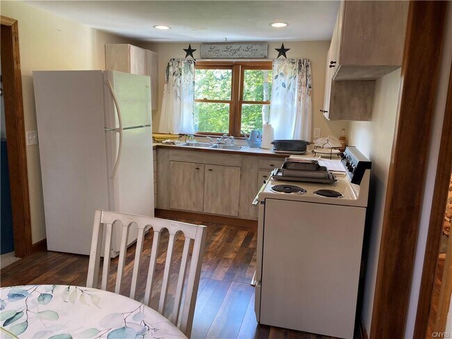 Building Photo - 225 Juanita Dr