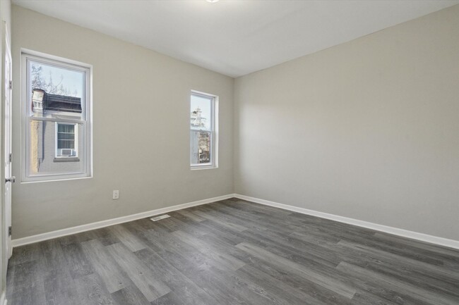 Building Photo - Newly Renovated 3 Bedroom Home