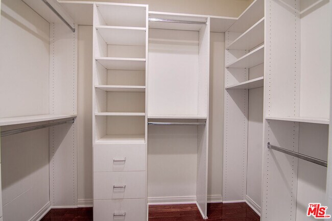 Building Photo - 326 N Vista St