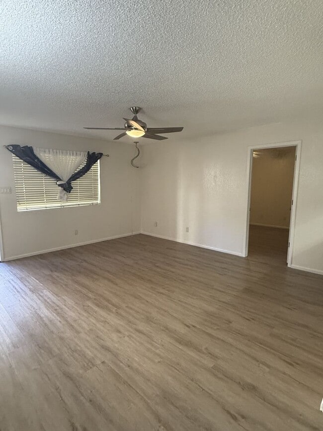 Building Photo - Newly renovated! 2 BED CONDO AT SOSSMAN & MAIN!