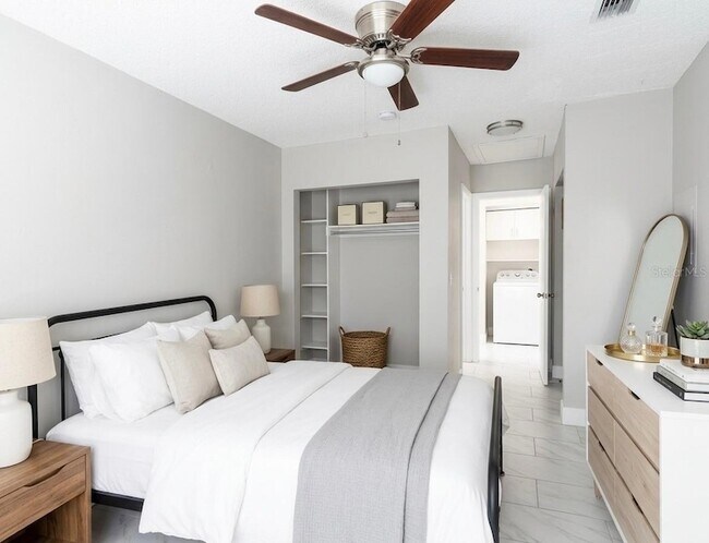 Building Photo - 2893 Webley Dr NE