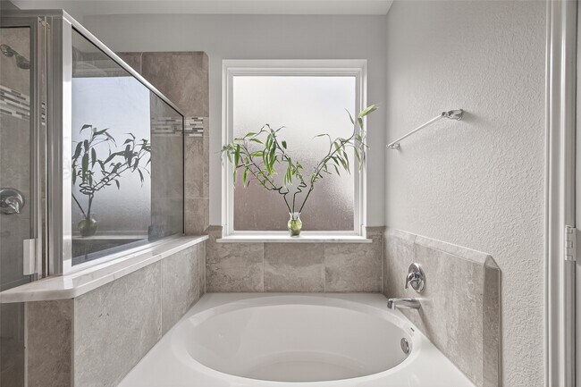 Building Photo - 3723 Lake Varano Cir