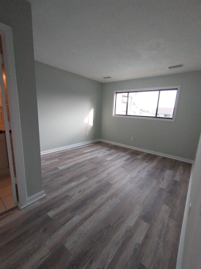 Building Photo - 7700 Porcher Dr