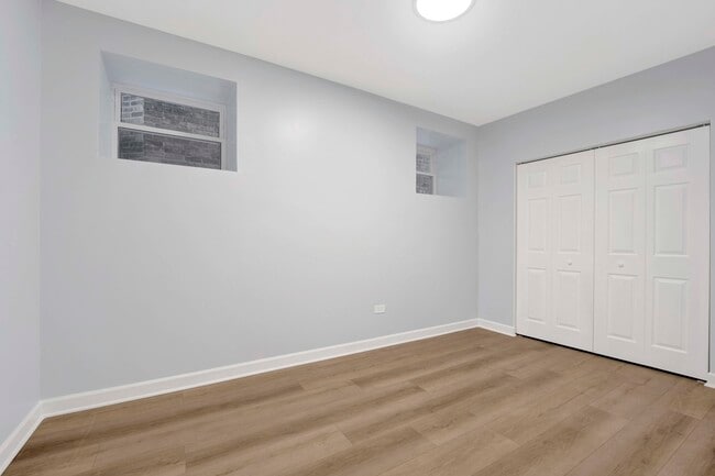 Building Photo - 2329 N Geneva Terrace