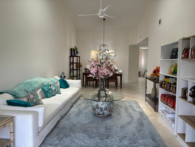 Building Photo - 7895 La Mirada Dr