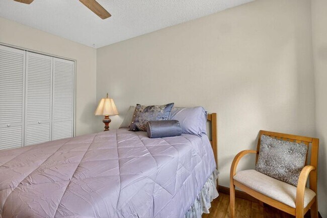 Building Photo - 1520 S Club Dr