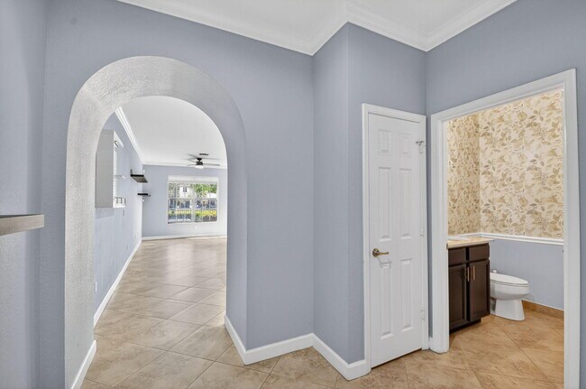 Building Photo - 10457 Wellington Parc Dr