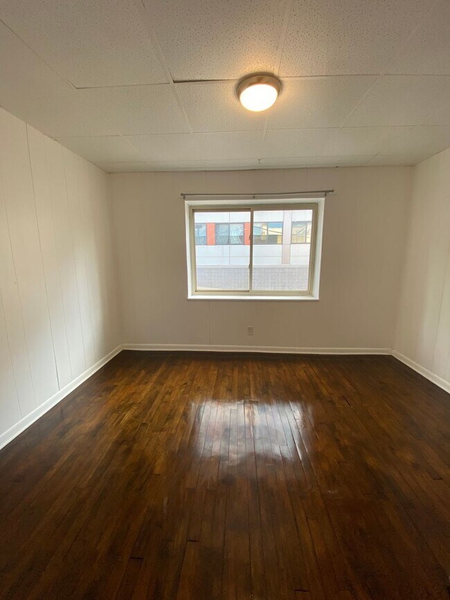 Building Photo - 757 E Warrington Ave