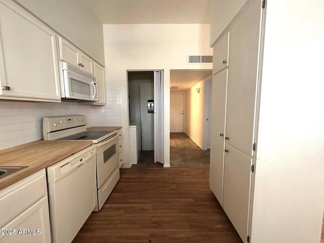 Building Photo - 10362 W Oakmont Dr