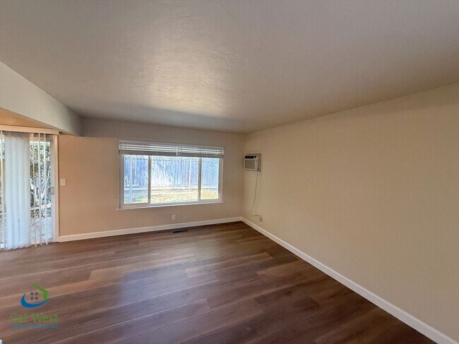 Building Photo - 01167 - P - 5863/5865 Hillview Ave. - OWNE...