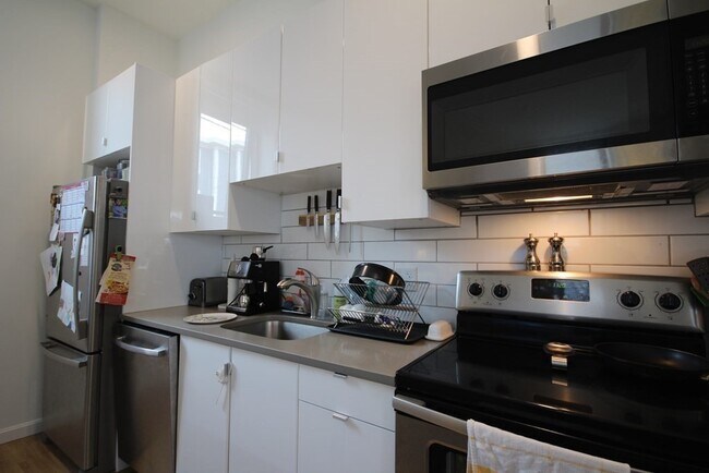 Building Photo - 70 Parker Hill Ave