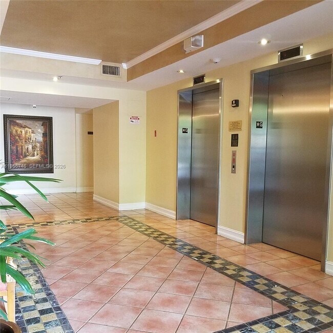 Building Photo - 19999 E Country Club Dr