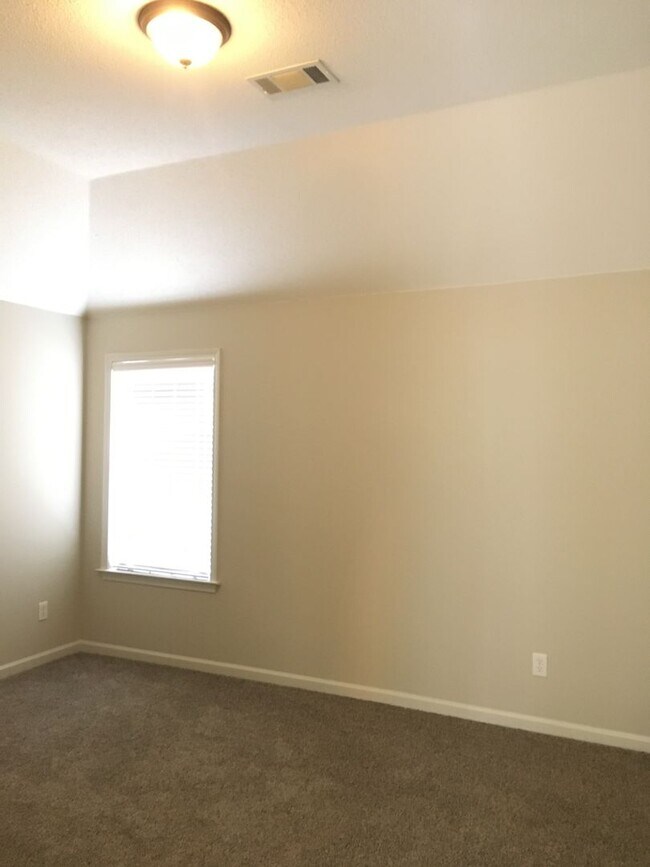 Building Photo - Beautiful 4br Lakeland home with a HUGE bonus room! Over 3300 sq ft! Pets are owner's approval, f...