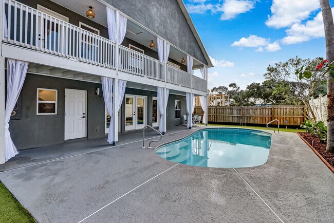 Building Photo - 156 Meadow Ave