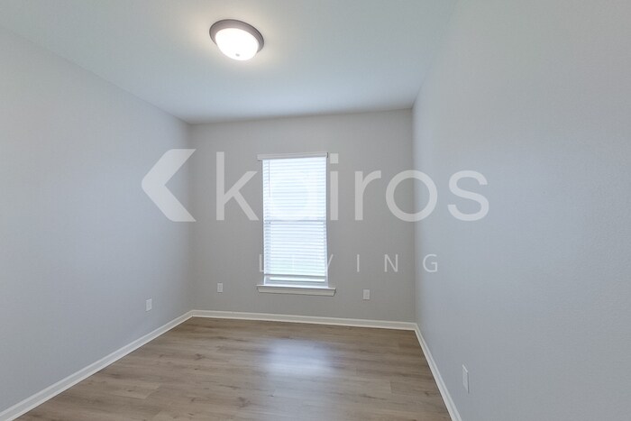 Building Photo - 201 Salvat Dr
