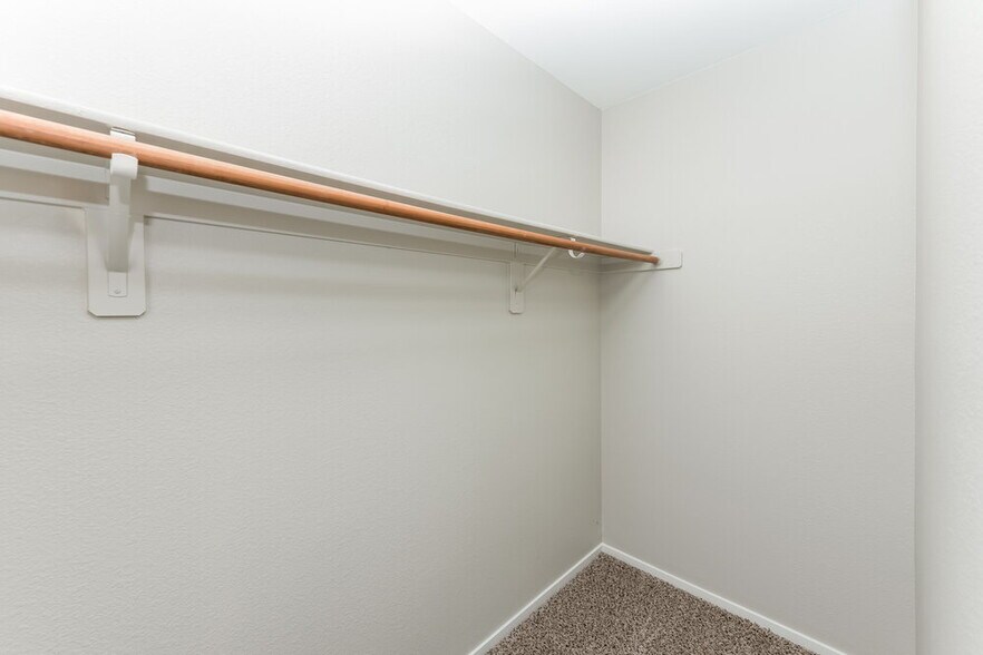 Building Photo - 3009 Honeysuckle Ave