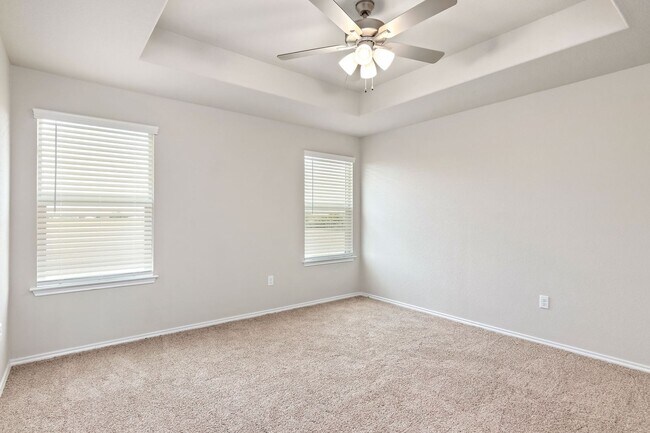 Building Photo - Move-In Ready Luxury Duplex in Converse!