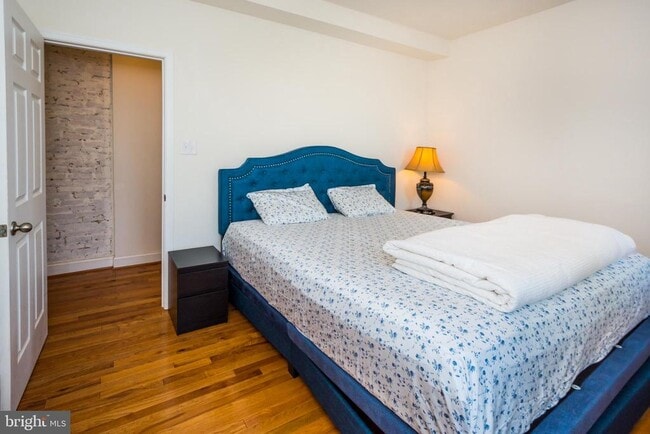 Building Photo - 600 S Linwood Ave