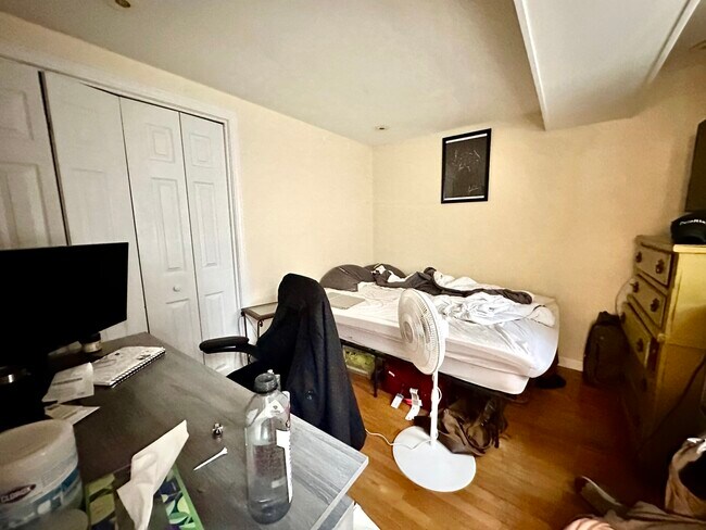 Building Photo - 108 Myrtle St