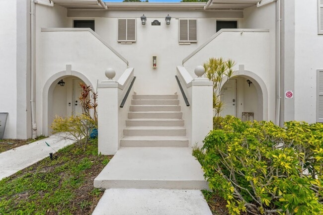 Building Photo - 2431 Heron Terrace