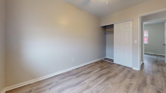 Building Photo - Elyria - updated 3 bed/1 bath townhouses for rent!