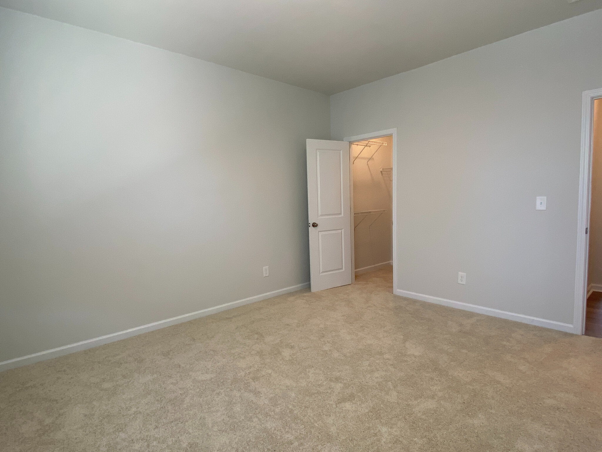 Building Photo - Room in Townhome on Statesville Ave