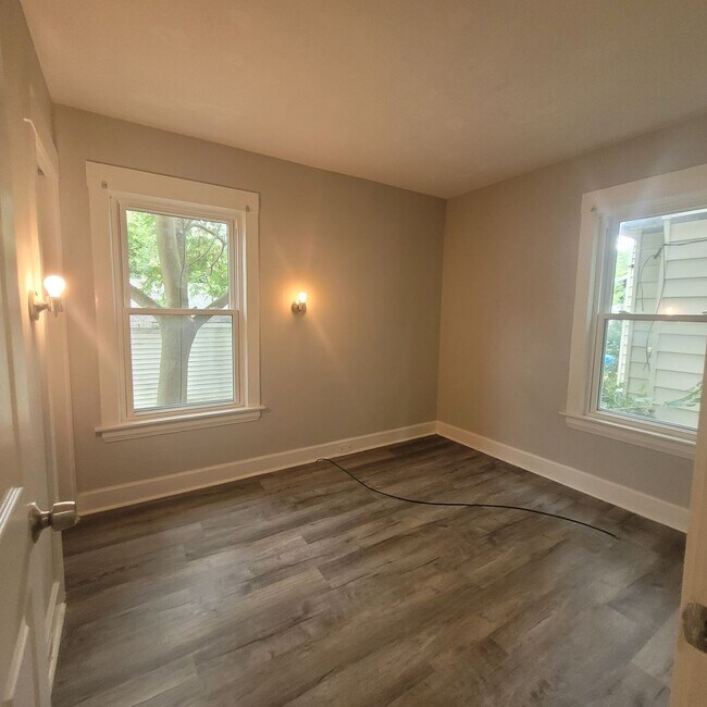 Building Photo - 3219 W 114th St