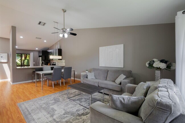 Building Photo - 13115 Belhaven Ct