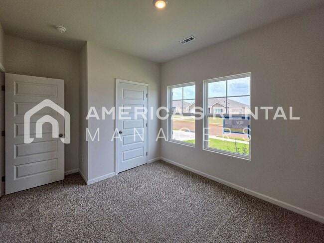 Building Photo - 180 Keller Dr
