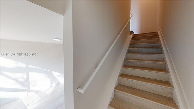 Building Photo - 2555 NE 193rd St