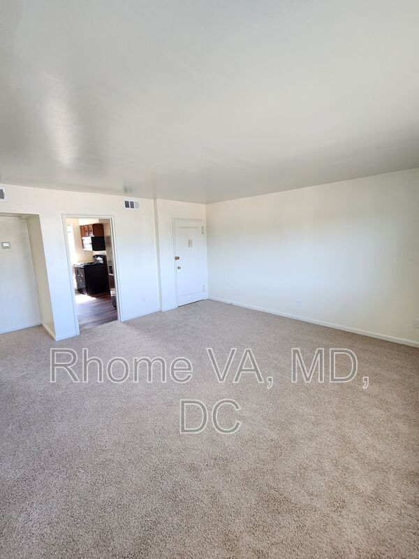 Building Photo - 6192 Greenwood Dr
