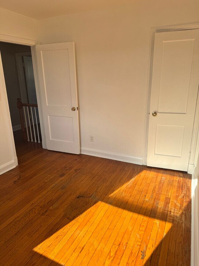 Building Photo - 2 Bedroom  Townhome in Belair-Edison!