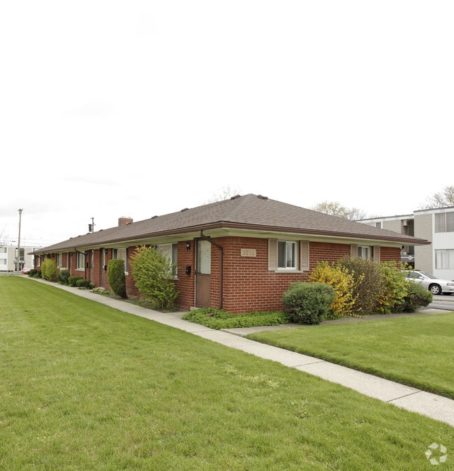 Building Photo - 3826 Devon Rd