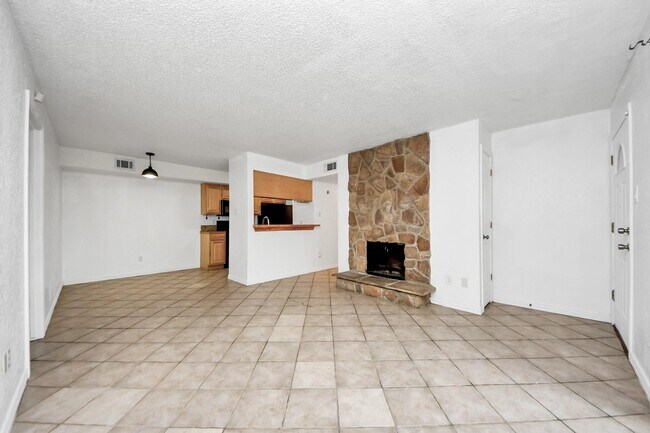 Building Photo - 17331 Red Oak Dr