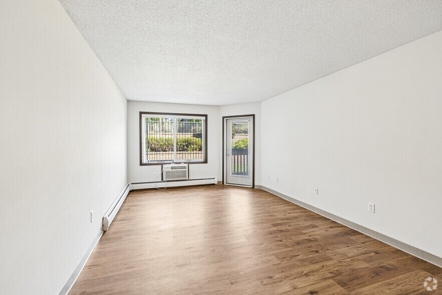 2BR, 1.5BA - 919SF - Living Room - Bridgeway