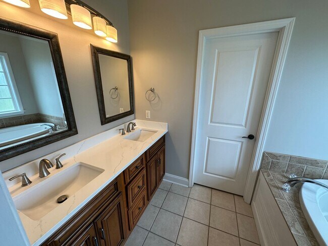 Building Photo - 400 Old Kennedy Ln