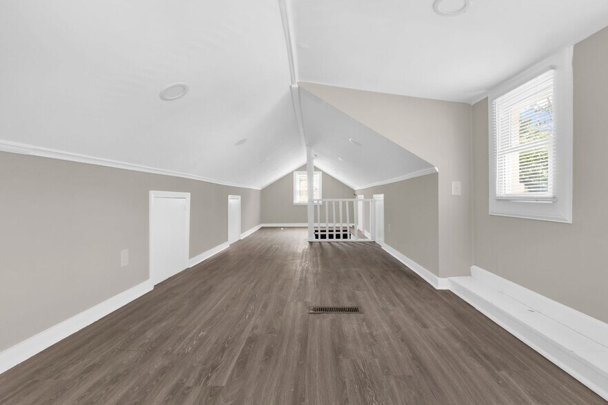 Building Photo - 1059 Lawrence Dr