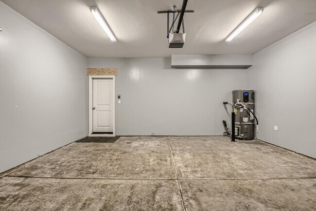 Building Photo - Beautiful Gresham Single-Family Home COMING SOON with a SPECIAL OFFER of $150 credit on your firs...