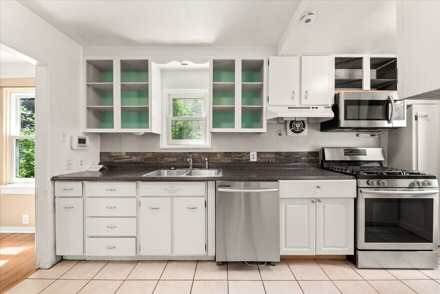 Building Photo - 2431 N Atlantic St