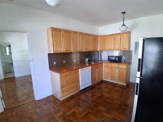 Building Photo - 4035 Meridian Ave