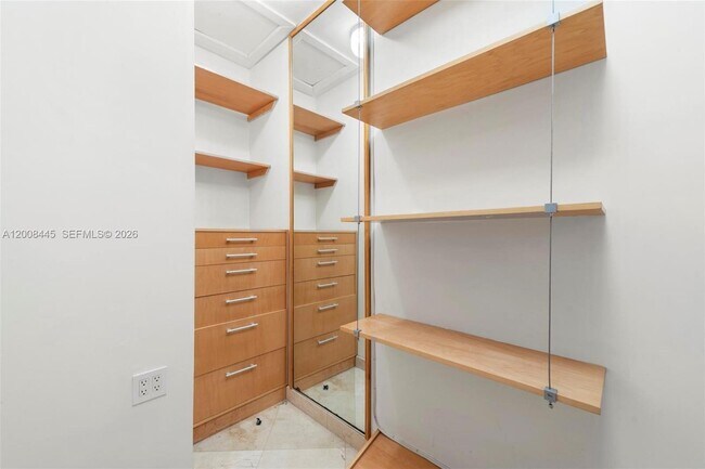 Building Photo - 540 S Shore Dr