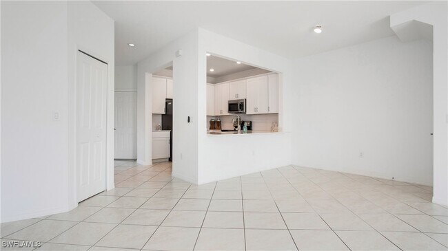Building Photo - 2792 Blossom Wy