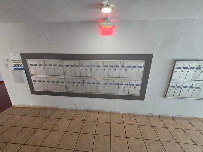 Building Photo - 120 ROYAL PALM Rd