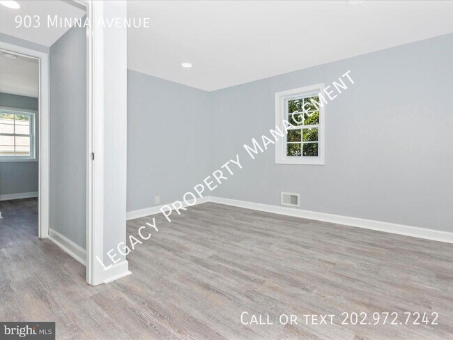Building Photo - 903 Minna Ave