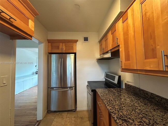 Building Photo - 7865 SW 57th Ave