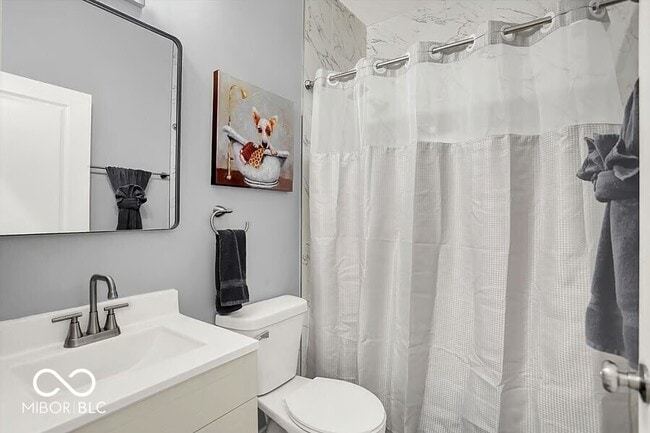 Building Photo - 44 E Parkview Ave