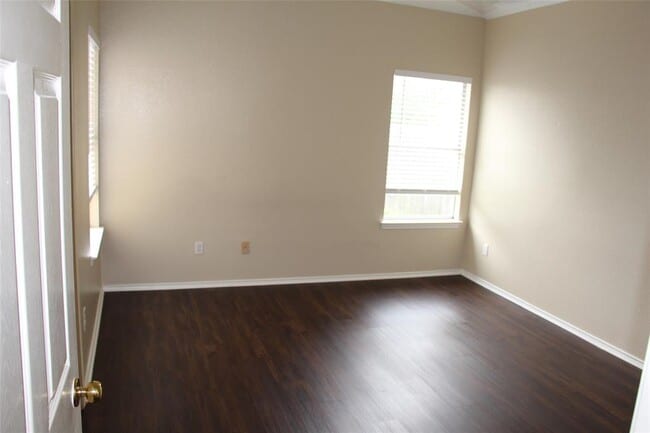 Building Photo - 2838 Southampton Way