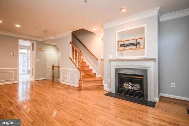 Building Photo - 1303 Cameron Hill Ct