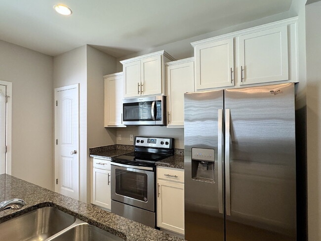 Building Photo - Modern 2 Story Townhome in Brightleaf Comm...